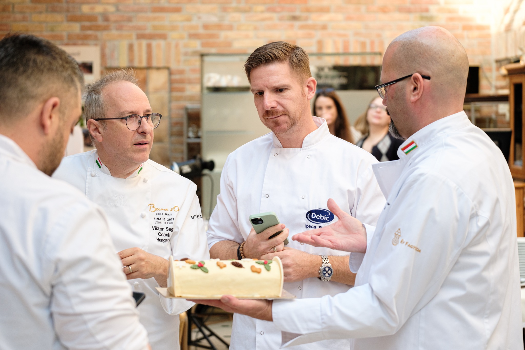 Karácsonyi fatörzs verseny a Debic márka támogatásával